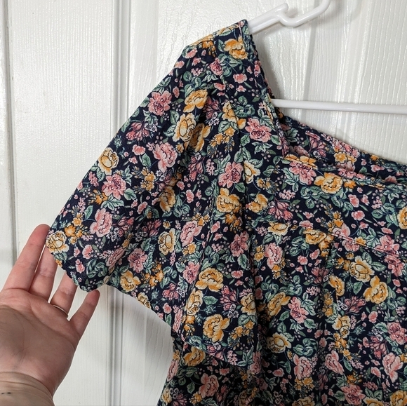 Old Navy Black Floral Short Flutter Sleeve Button-Up Blouse Size Medium‎ - Picture 4 of 7